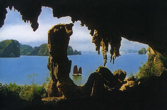 Hang Trống và Hang Trinh Nữ
