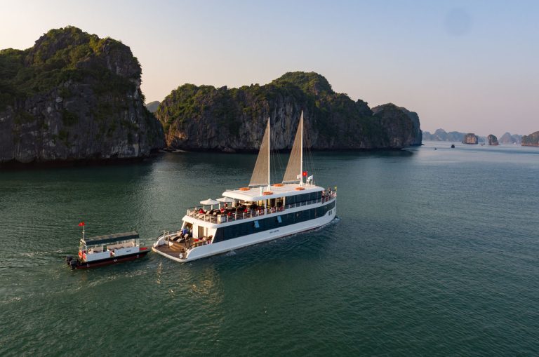 Du thuyền Hạ Long Jade Sails
