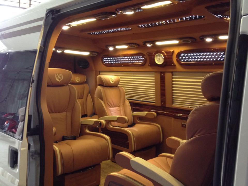 Thuê xe Dcar Limousine đi Đông Tây Bắc